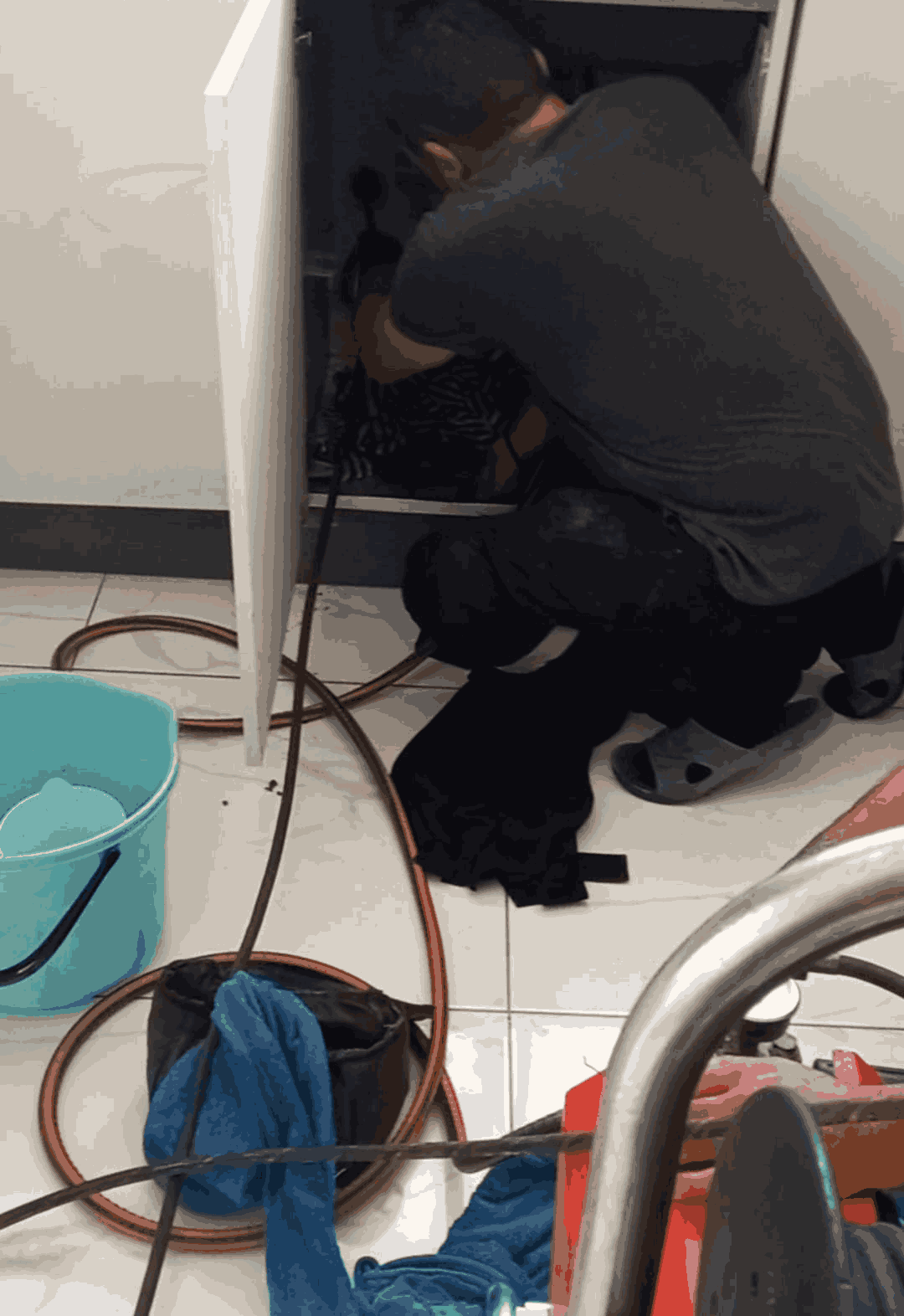 Profesyonel mutfak gideri açma robotu uygulaması